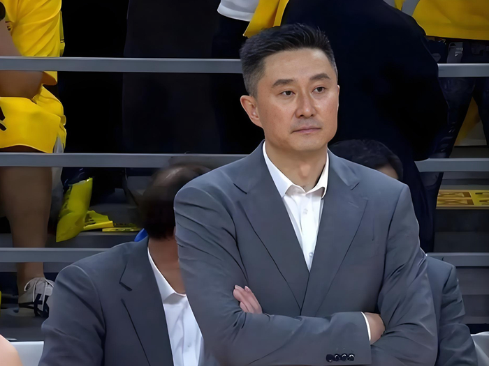 华体会官方平台下载-杜锋有点措手不及!|中国男篮|广东队|崔永熙|焦泊乔|尼基_新浪体育_新浪新闻
